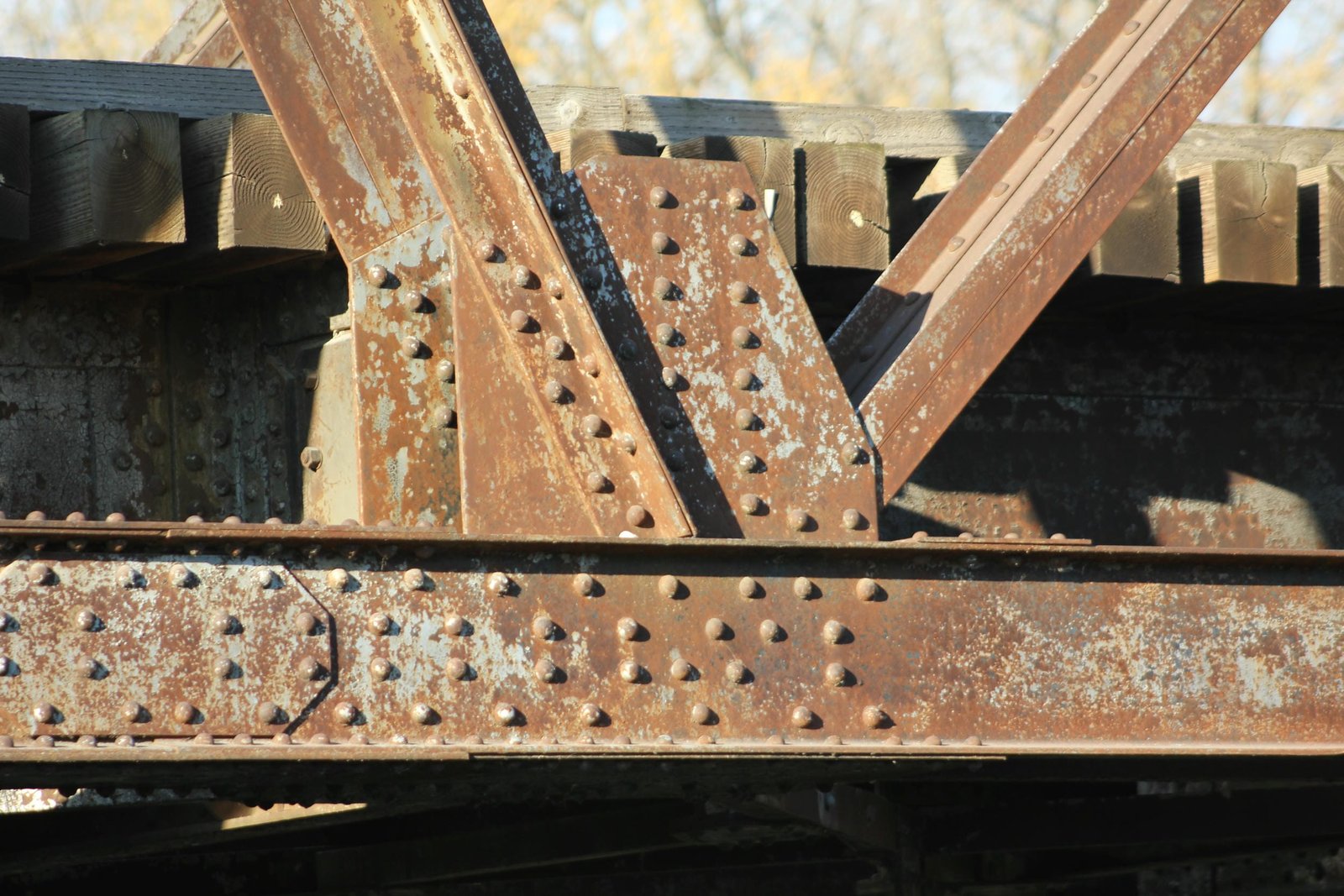 Lower connection